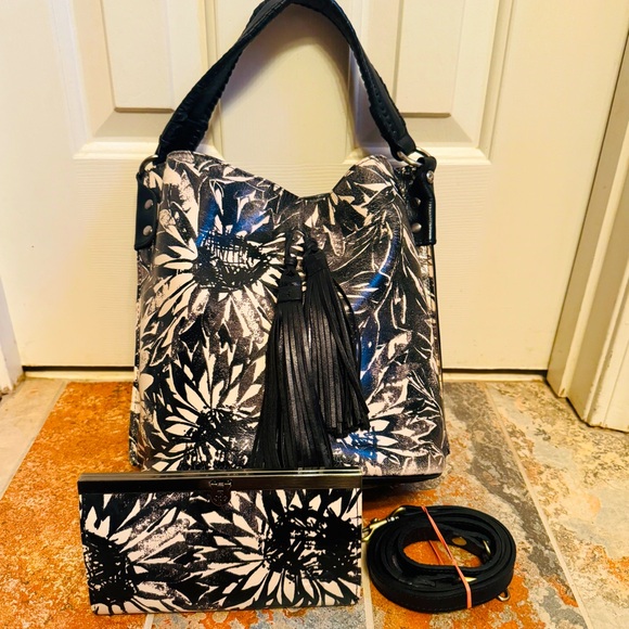 ♠️Beautiful Patricia Nash Otavia Sunflower Women's Distressed Leather Handbag! - Picture 1 of 14